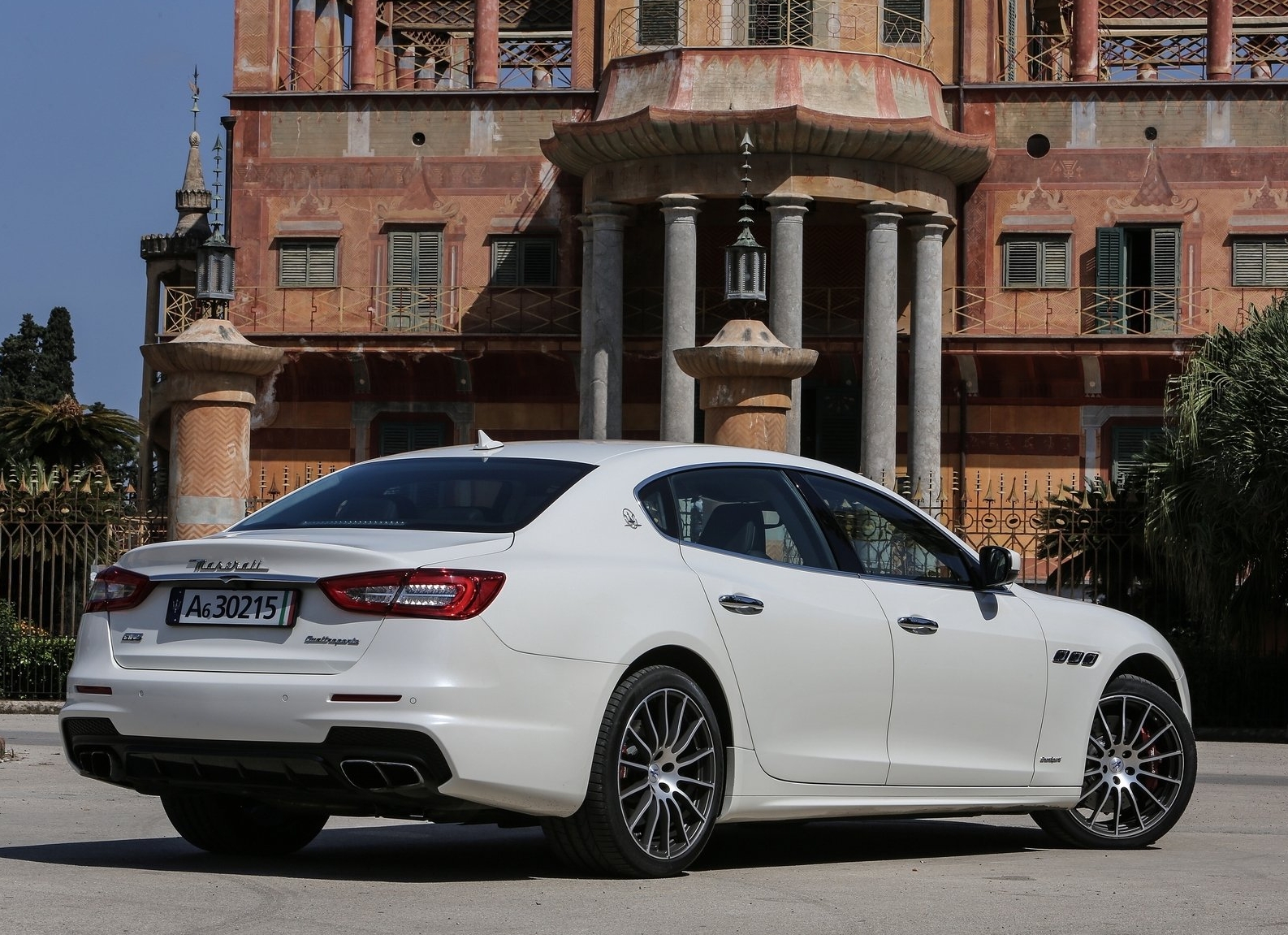 https://wcar.sets.lv/cars/Maserati/Quattroporte sedans/5cf9b472005fa9c33f8a5aff6d46c7c0.jpg